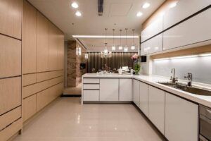 Tủ bếp MDF phủ Acrylic gỗ đẹp giá tốt cho nhà thêm xinh